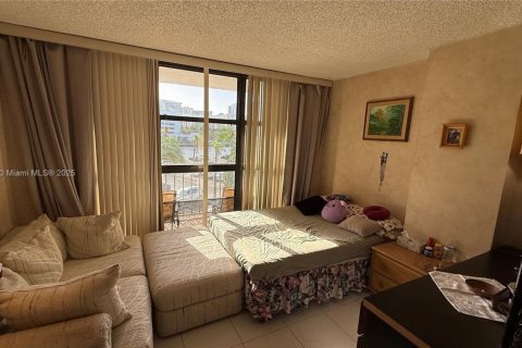 Купить кондоминиум в Халландейл-Бич, Флорида 1 спальня, 85.01м2, № 1861690 - фото 9