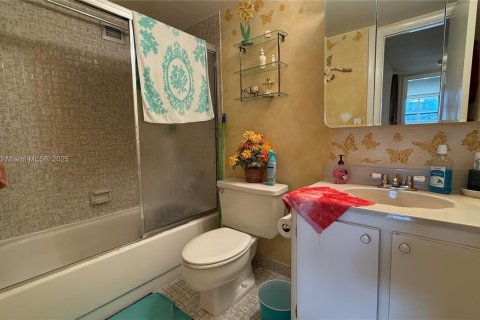 Купить кондоминиум в Халландейл-Бич, Флорида 1 спальня, 85.01м2, № 1861690 - фото 12