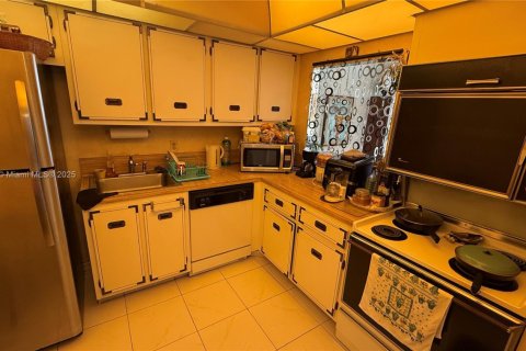 Купить кондоминиум в Халландейл-Бич, Флорида 1 спальня, 85.01м2, № 1861690 - фото 10