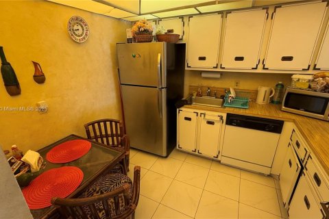 Купить кондоминиум в Халландейл-Бич, Флорида 1 спальня, 85.01м2, № 1861690 - фото 11