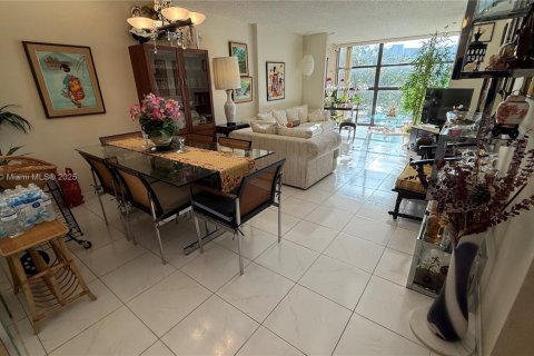 Купить кондоминиум в Халландейл-Бич, Флорида 1 спальня, 85.01м2, № 1861690 - фото 4
