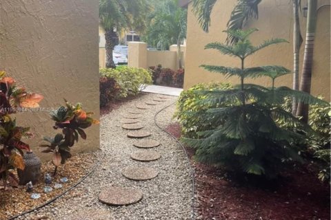 Condominio en alquiler en Miami, Florida, 2 dormitorios, 87.33 m2 № 2008742 - foto 14