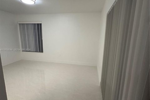 Condominio en alquiler en Miami, Florida, 2 dormitorios, 87.33 m2 № 2008742 - foto 10