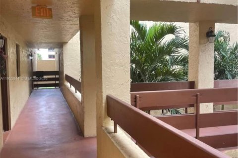 Condominio en alquiler en Miami, Florida, 2 dormitorios, 87.33 m2 № 2008742 - foto 18