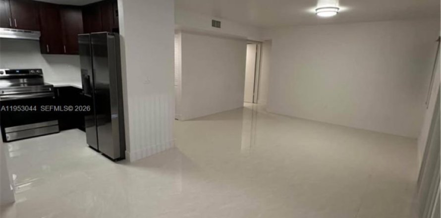 Condominio en Miami, Florida, 2 dormitorios  № 2008742