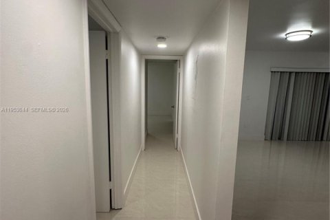 Condominio en alquiler en Miami, Florida, 2 dormitorios, 87.33 m2 № 2008742 - foto 5