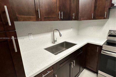 Condominio en alquiler en Miami, Florida, 2 dormitorios, 87.33 m2 № 2008742 - foto 7