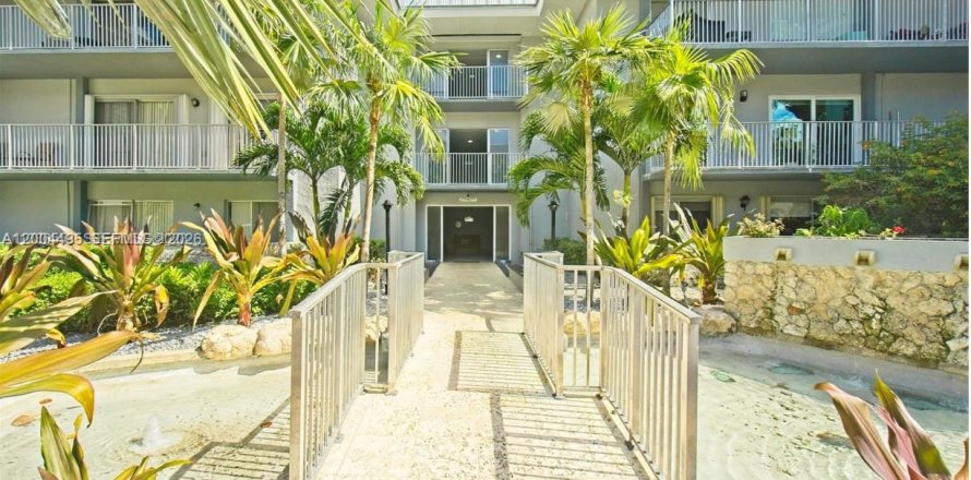 Condo in Miami, Florida, 1 bedroom  № 2068699