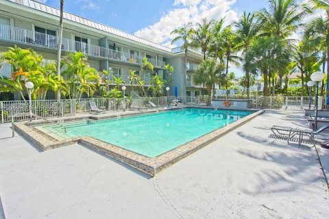 Condo in Miami, Florida, 1 bedroom  № 2068699 - photo 12