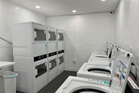 Condo in Miami, Florida, 1 bedroom  № 2068699 - photo 15