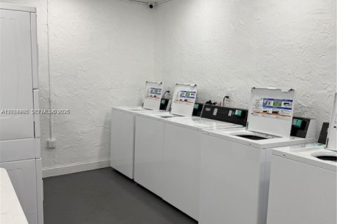 Condo in Miami, Florida, 1 bedroom  № 2068699 - photo 14