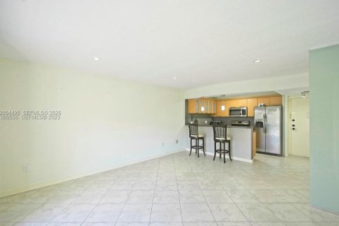 Condo in Miami, Florida, 1 bedroom  № 2068699 - photo 5