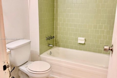Condominio en alquiler en Lauderdale Lakes, Florida, 2 dormitorios, 113.34 m2 № 1951090 - foto 13