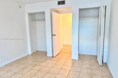 Condominio en alquiler en Lauderdale Lakes, Florida, 2 dormitorios, 113.34 m2 № 1951090 - foto 10