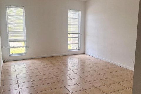 Condominio en alquiler en Lauderdale Lakes, Florida, 2 dormitorios, 113.34 m2 № 1951090 - foto 14