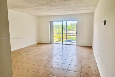 Condominio en alquiler en Lauderdale Lakes, Florida, 2 dormitorios, 113.34 m2 № 1951090 - foto 7