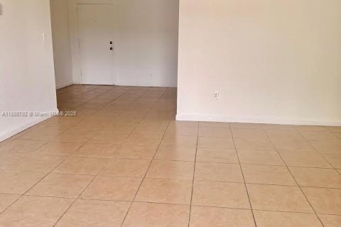 Condominio en alquiler en Lauderdale Lakes, Florida, 2 dormitorios, 113.34 m2 № 1951090 - foto 9