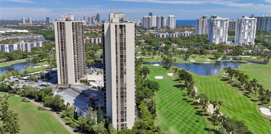 Condominio en Aventura, Florida, 1 dormitorio  № 1860600