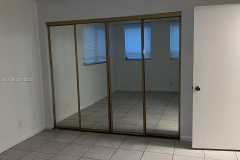 Снять в аренду кондоминиум в Уэст-Палм-Бич, Флорида 2 спальни, 78.97м2, № 1991646 - фото 7