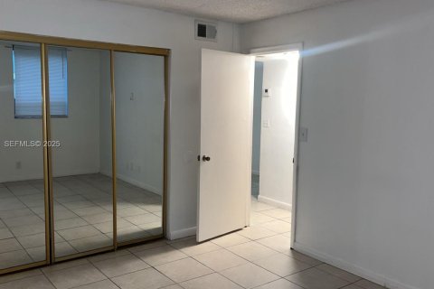 Снять в аренду кондоминиум в Уэст-Палм-Бич, Флорида 2 спальни, 78.97м2, № 1991646 - фото 9