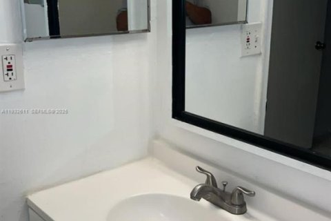 Снять в аренду кондоминиум в Уэст-Палм-Бич, Флорида 2 спальни, 78.97м2, № 1991646 - фото 6