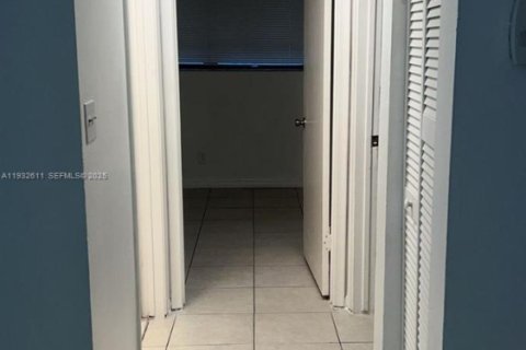 Снять в аренду кондоминиум в Уэст-Палм-Бич, Флорида 2 спальни, 78.97м2, № 1991646 - фото 4