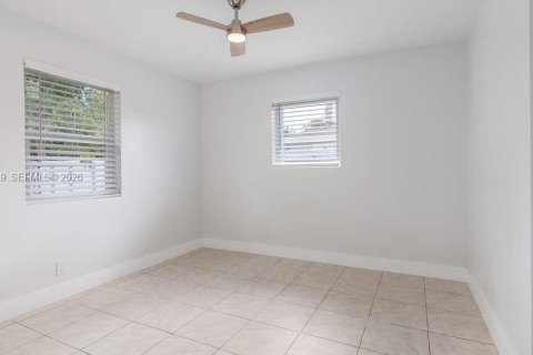 Villa ou maison à louer à Fort Lauderdale, Floride: 3 chambres, 136.29 m2 № 2033943 - photo 6