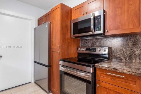 Villa ou maison à louer à Fort Lauderdale, Floride: 3 chambres, 136.29 m2 № 2033943 - photo 12