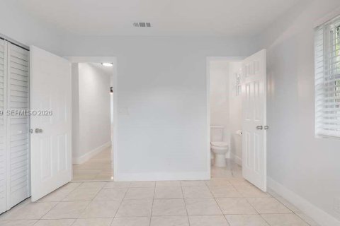 Villa ou maison à louer à Fort Lauderdale, Floride: 3 chambres, 136.29 m2 № 2033943 - photo 4
