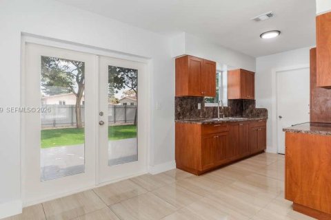 Villa ou maison à louer à Fort Lauderdale, Floride: 3 chambres, 136.29 m2 № 2033943 - photo 10