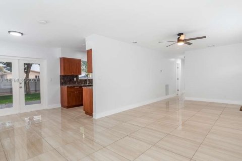 Villa ou maison à louer à Fort Lauderdale, Floride: 3 chambres, 136.29 m2 № 2033943 - photo 9