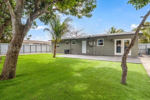 Villa ou maison à louer à Fort Lauderdale, Floride: 3 chambres, 136.29 m2 № 2033943 - photo 15
