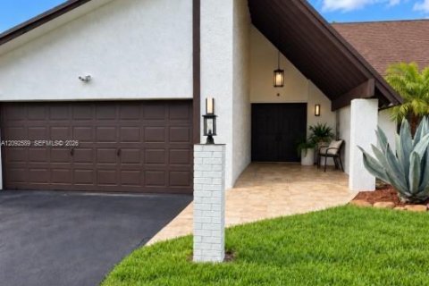 Casa en venta en Miami, Florida, 3 dormitorios, 158.58 m2 № 2386908 - foto 2