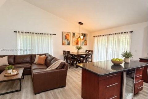 Casa en venta en Miami, Florida, 3 dormitorios, 158.58 m2 № 2386908 - foto 5