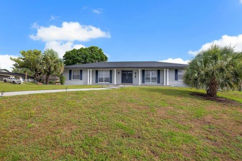 House in Altamonte Springs, Florida 4 bedrooms, 258.36 sq.m. № 2226788 - photo 12