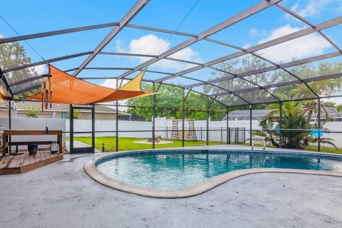 House in Altamonte Springs, Florida 4 bedrooms, 258.36 sq.m. № 2226788 - photo 2