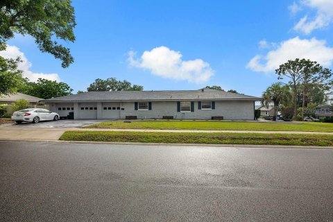 House in Altamonte Springs, Florida 4 bedrooms, 258.36 sq.m. № 2226788 - photo 14