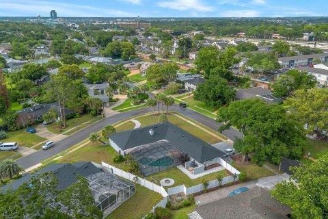 House in Altamonte Springs, Florida 4 bedrooms, 258.36 sq.m. № 2226788 - photo 5