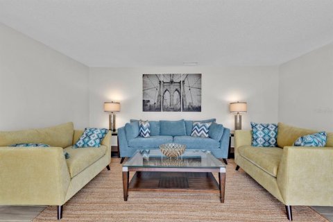 House in Altamonte Springs, Florida 4 bedrooms, 258.36 sq.m. № 2226788 - photo 17
