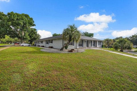 House in Altamonte Springs, Florida 4 bedrooms, 258.36 sq.m. № 2226788 - photo 13