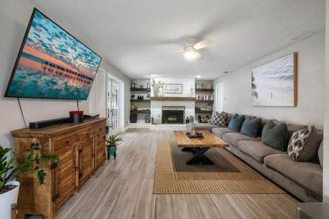House in Altamonte Springs, Florida 4 bedrooms, 258.36 sq.m. № 2226788 - photo 24