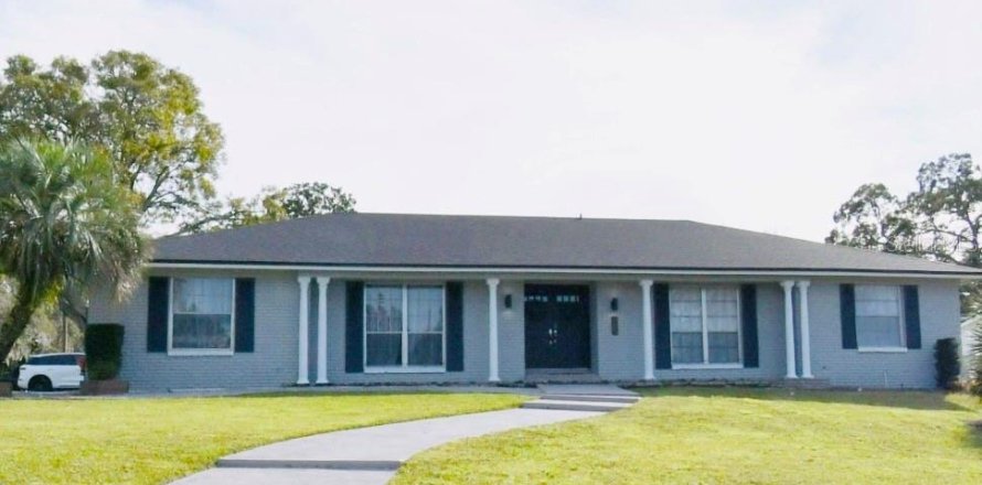 House in Altamonte Springs, Florida 4 bedrooms, 258.36 sq.m. № 2226788