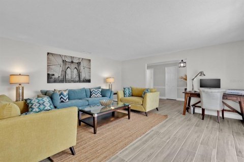 House in Altamonte Springs, Florida 4 bedrooms, 258.36 sq.m. № 2226788 - photo 16