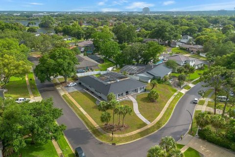 House in Altamonte Springs, Florida 4 bedrooms, 258.36 sq.m. № 2226788 - photo 4