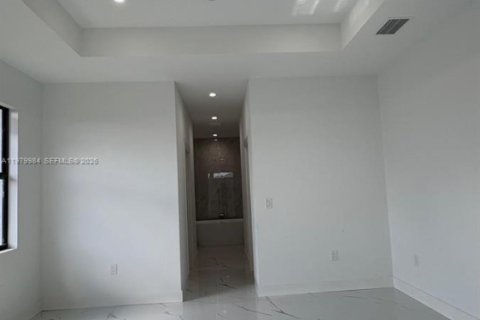 Casa en venta en Cape Coral, Florida, 3 dormitorios № 2046358 - foto 8