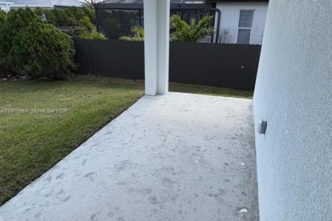 Casa en venta en Cape Coral, Florida, 3 dormitorios № 2046358 - foto 20