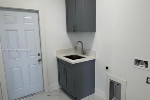 Casa en venta en Cape Coral, Florida, 3 dormitorios № 2046358 - foto 19