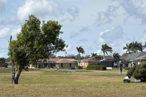 Casa en venta en Cape Coral, Florida, 3 dormitorios № 2046358 - foto 24