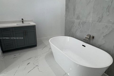 Casa en venta en Cape Coral, Florida, 3 dormitorios № 2046358 - foto 11