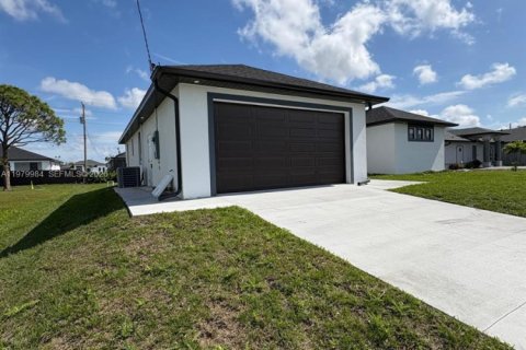Casa en venta en Cape Coral, Florida, 3 dormitorios № 2046358 - foto 23